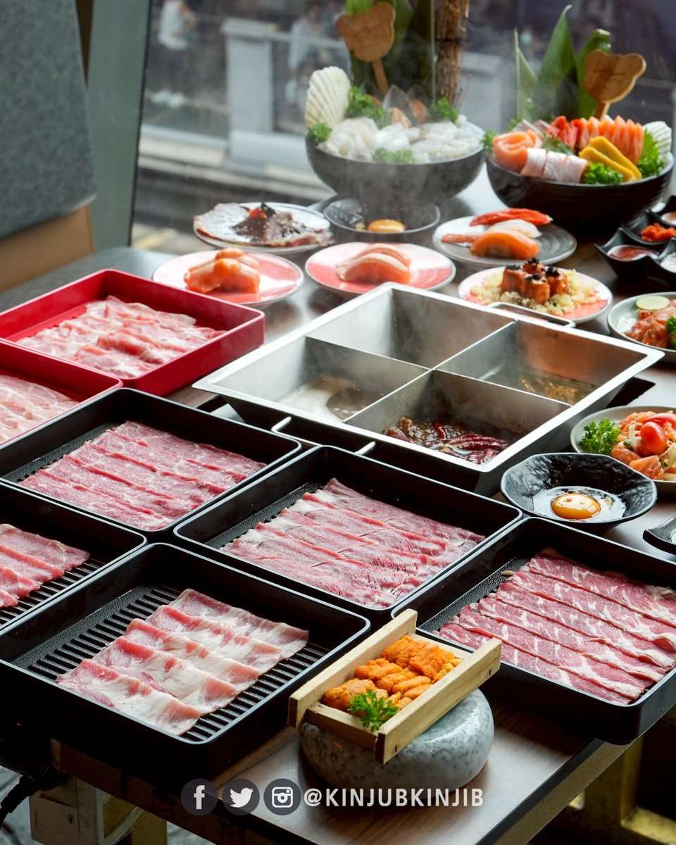 kinjubkinjib's tweet photo. ถ้าชาบูยกให้ TenTen ชาบู 4 สี หมีออนเซน ใน Siam SQ1 โปรเริ่มต้น 399++ ได้กินทั้งชาบูและซูชิ  หมูสไลด์คือโอเคเลย หมูนุ่มใช้ได้

แต่ถ้าคุ้มสุดต้อง โปร 899++ คือกินได้ทุกเมนูในร้านเลย ซูชิมีให้เลือกเยอะมาก ส่วนชาบูสั่งแค่เนื้อออสก็คุ้มแล้ว https://t.co/aGKbOLtJ98