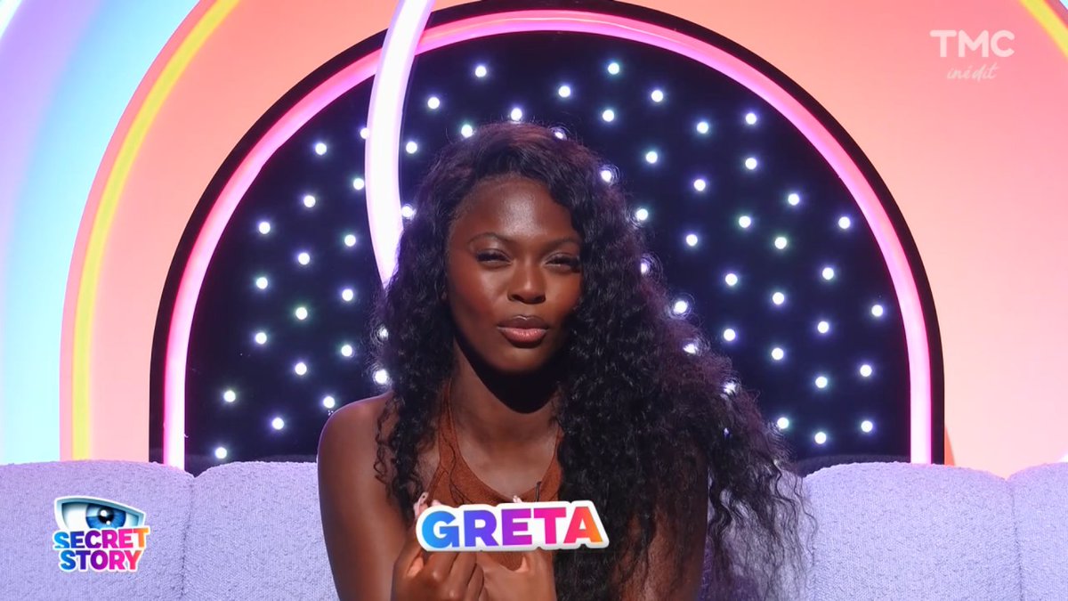 NewsTVReal's tweet photo. Greta : "Je suis fauchée, alors que j'ai des indices sur plusieurs candidats, je ne vais plus pouvoir buzzer, ça me soule."

Et oui, elle est une victime du stratagème de la production pour ne pas faire sauter certains secrets tout de suite. #SecretStory https://t.co/2SyPlZahTZ