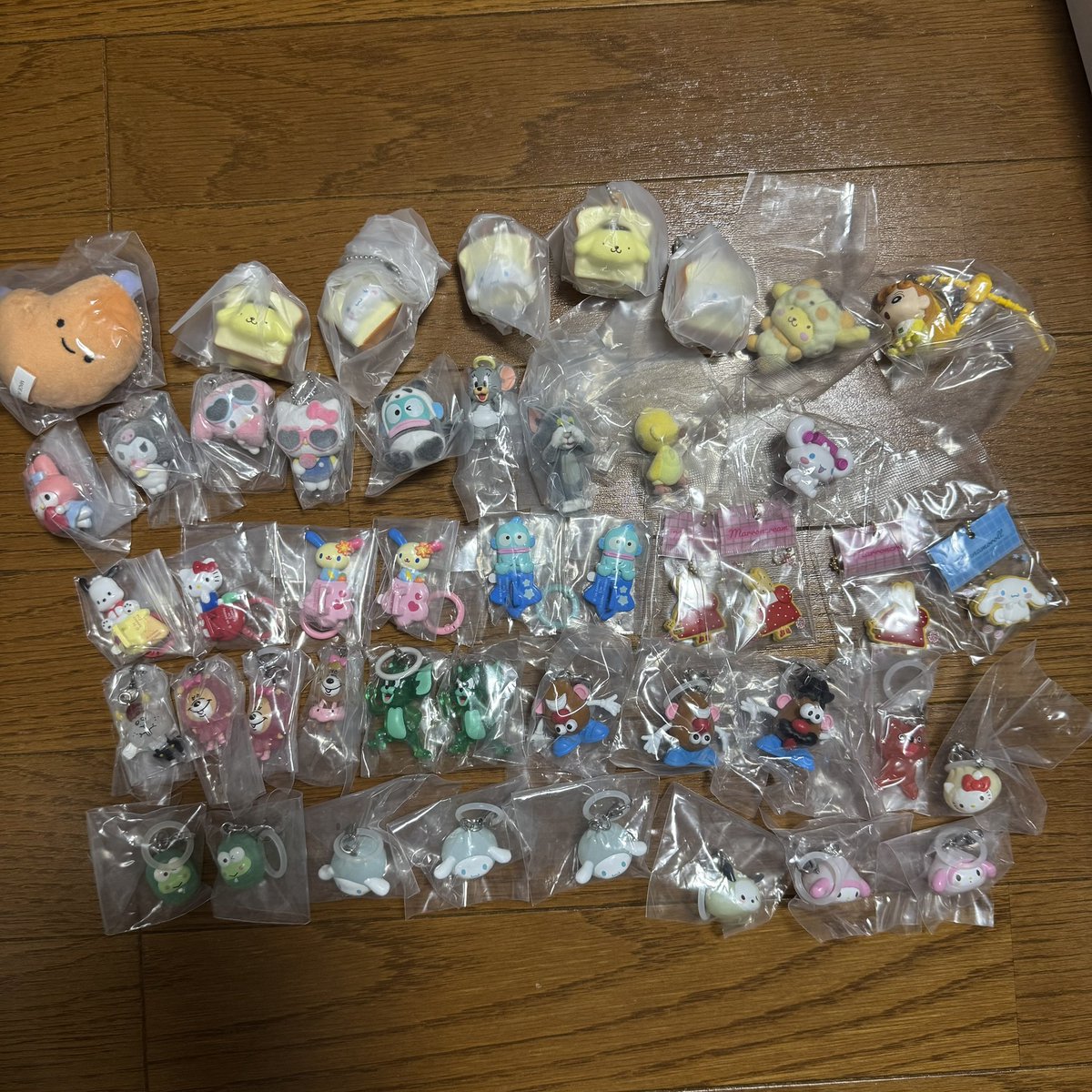 taerarenaitoki's tweet photo. 【交換・買取】 ガチャガチャ めじるしアクセサリー サンリオ たまごっち 銀魂 HUNTERHUNTER キーリング スクイーズ キティ
【譲】画像

【求】クロミ全般(同種は所持あり)、買取

郵送もしくは、都内手渡しにて🫧

お気軽にDM、またはリプにてお声かけください🫡 https://t.co/YtkNM9qRs8