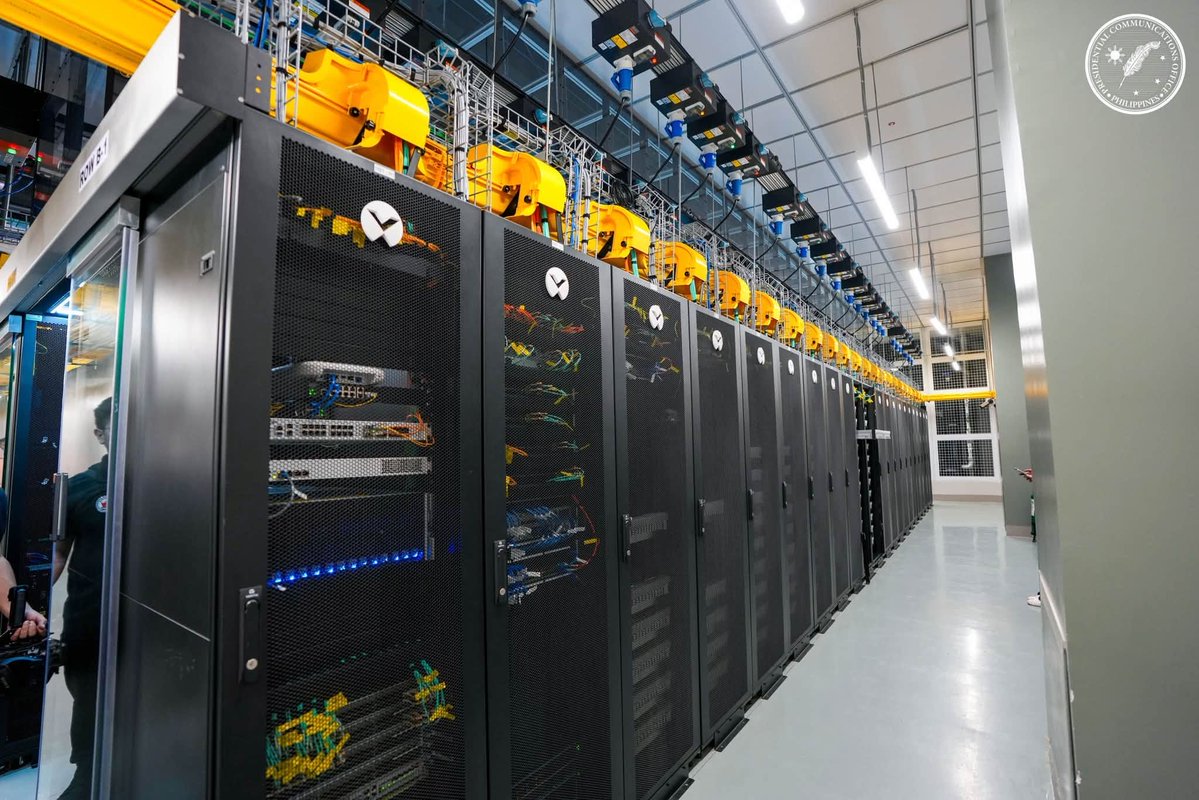imtheatan's tweet photo. 🚨TECH UPGRADE: PBBM INSPECTS NEW AI DATA CENTER IN PAMPANGA!

1. Full support for local tech: President Marcos visited the Converge Angeles Data Center in Pampanga to boost the country’s digital infrastructure and data sovereignty.

2. Modern and AI-ready: 
This Tier III facility features a 12-megawatt capacity designed to securely host government cloud systems and critical services.

3. Less reliance on foreign hubs: Investing in local facilities helps protect our data and positions the Philippines as a top regional tech hub!