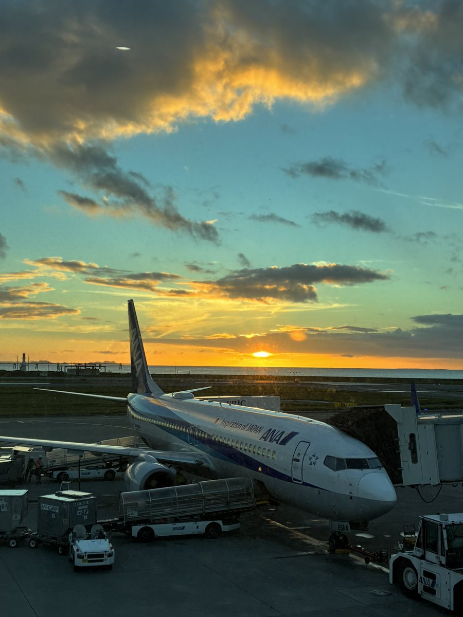 GOU80045506's tweet photo. 🍻
初沖縄、
やっと沖縄、
飛行機遅れて、
夕陽がご褒美さぁ〜^_^ https://t.co/AVx4xAjNjX