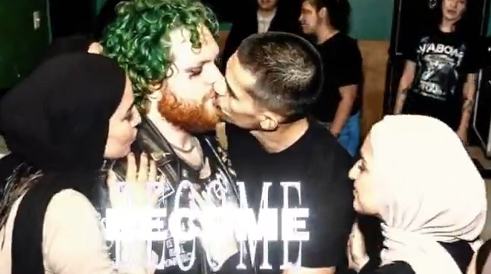 FUPA_SLAYER's tweet photo. @BeardsonBeardly Make love not hate https://t.co/0ObaRHmqZH