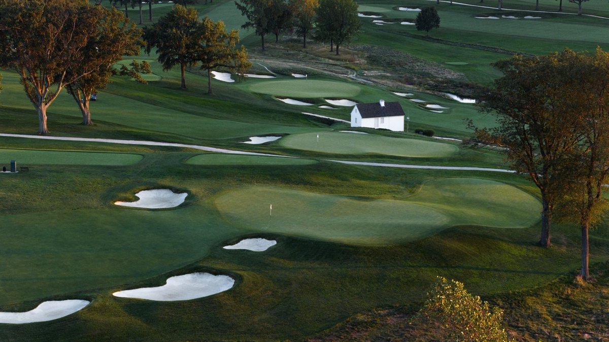 fried_egg_golf's tweet photo. You've got a few decent options in the Philly area, @KingJames. https://t.co/rmTBX5Eu3g