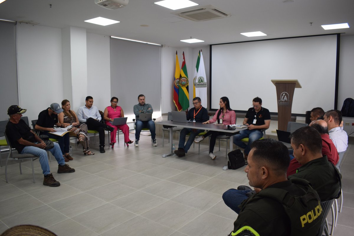 SabanaDeTorres1's tweet photo. 🚌Junto al director territorial del Ministerio de Transporte y la Superintendencia de Transporte, desarrollamos reunión con presencia de las empresas de transporte Lusitania, Cootransmagdalena y Cotaxi... https://t.co/dWGa5AHDxb