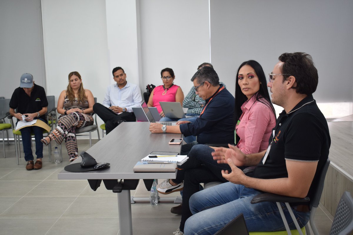 SabanaDeTorres1's tweet photo. 🚌Junto al director territorial del Ministerio de Transporte y la Superintendencia de Transporte, desarrollamos reunión con presencia de las empresas de transporte Lusitania, Cootransmagdalena y Cotaxi... https://t.co/dWGa5AHDxb