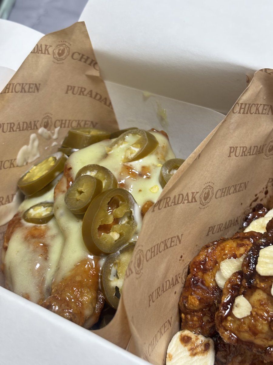 aoiakaimichi's tweet photo. 매일 치킨만 먹어 오늘도 치킨 
BHC 시켜서 냠냠냠냠🍗✨🤨
진짜진짜진짜 다이어트한다🙂‍↕️🙂‍↕️🤫 https://t.co/lL9oDxOCHU
