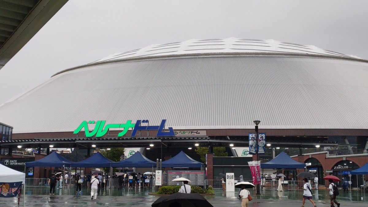 2_o_clock's tweet photo. 音楽ライブ勢が人生で初めて本来の目的で野球場に行ったよ⚾ https://t.co/K7DN7vC2gg
