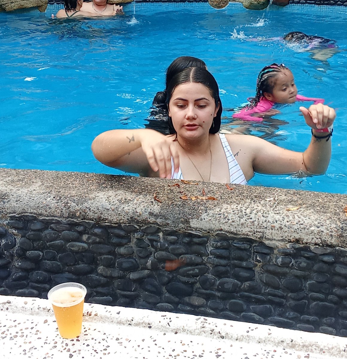 AndyChaFor's tweet photo. Solo una chica real por aquí relajándose un buen rato 🍻❤️

#contigoenlamañana #nsfwtwtًً #latina #fyp https://t.co/54AwXWk07Y