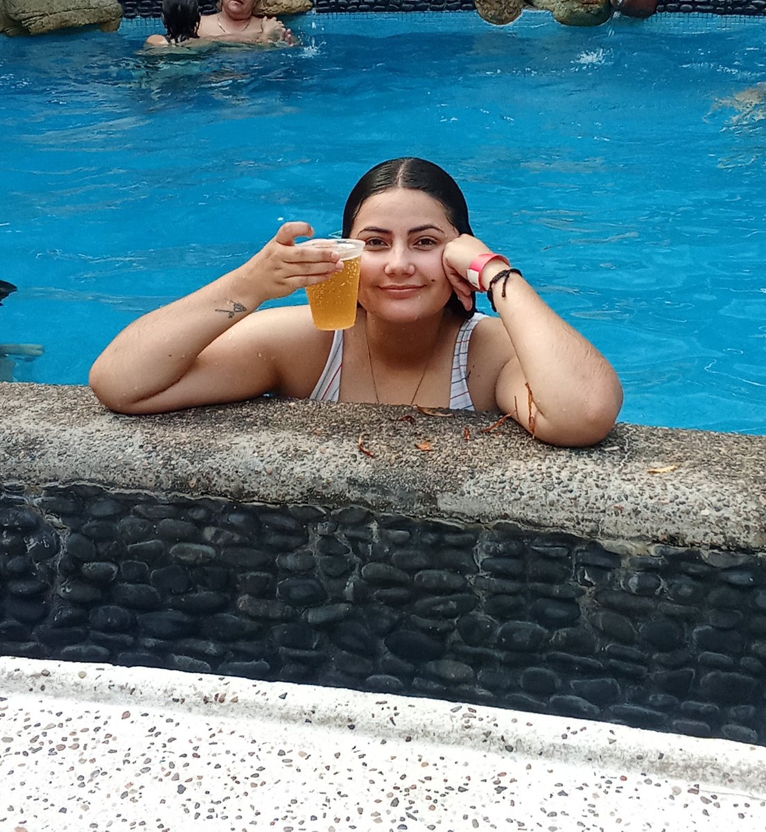 AndyChaFor's tweet photo. Solo una chica real por aquí relajándose un buen rato 🍻❤️

#contigoenlamañana #nsfwtwtًً #latina #fyp https://t.co/54AwXWk07Y