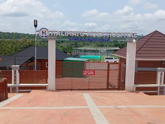 LocumNgn's tweet photo. Check out this job opportunity: IVF Specialist  at Halimatu Musa Hospital https://t.co/ifReulgkyq https://t.co/u9Rh6v2tgP