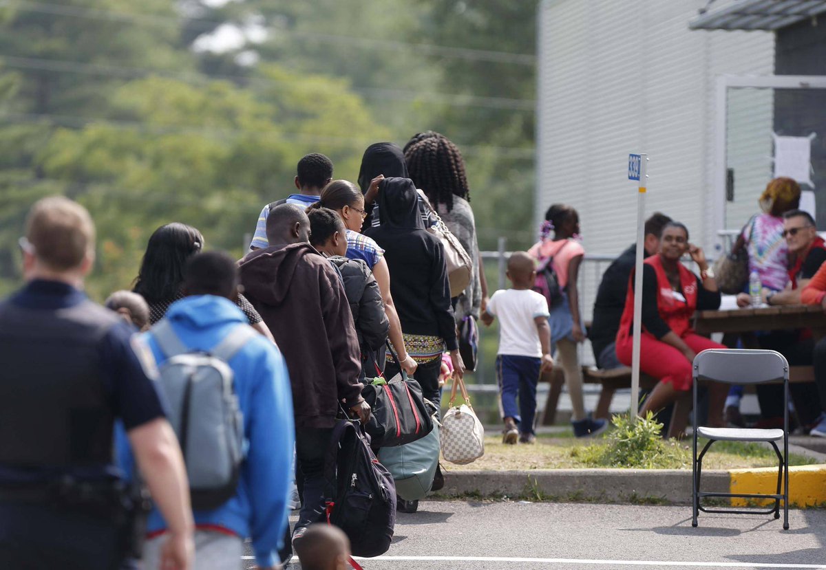 stats_wire's tweet photo. 🇨🇦 Top 20 African Countries by Asylum Claims in Canada (2025)

1. 🇳🇬 Nigeria : 21,573
2. 🇬🇭 Ghana : 9,784
3. 🇨🇩 DR Congo : 6,752
4. 🇩🇿 Algeria : 5,821
5. 🇬🇳 Guinea : 4,709
6. 🇰🇪 Kenya : 3,862
7. 🇨🇲 Cameroon : 3,579
8. 🇸🇳 Senegal : 3,579
9. 🇷🇼 Rwanda : 2,884
10. 🇨🇮 Côte d’Ivoire : 2,715
11. 🇺🇬 Uganda : 2,665
12. 🇪🇹 Ethiopia : 2,203
13. 🇹🇩 Chad : 1,940
14. 🇧🇮 Burundi : 1,377
15. 🇪🇬 Egypt : 1,182
16. 🇧🇫 Burkina Faso : 1,112
17. 🇲🇦 Morocco : 1,002
18. 🇸🇩 Sudan : 990
19. 🇦🇴 Angola : 980
20. 🇹🇬 Togo : 944

Source: Immigration and Refugee Board of Canada (IRB), Claims by Country of Alleged Persecution – 2025 (Pending Claims).