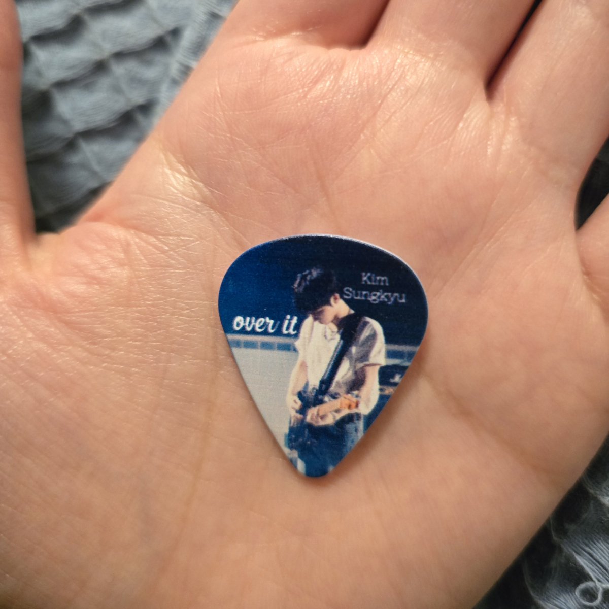 bet_on_inspirit's tweet photo. Since my Kim Sungkyu - Over It guitar picks arrived late for LV4 Busan, I'll give them out at INFINITE Rally V in Incheon! 💛 (140 pieces)

#KIMSUNGKYU #INFINITE #김성규 #인피니트 https://t.co/s8enrKgyQO