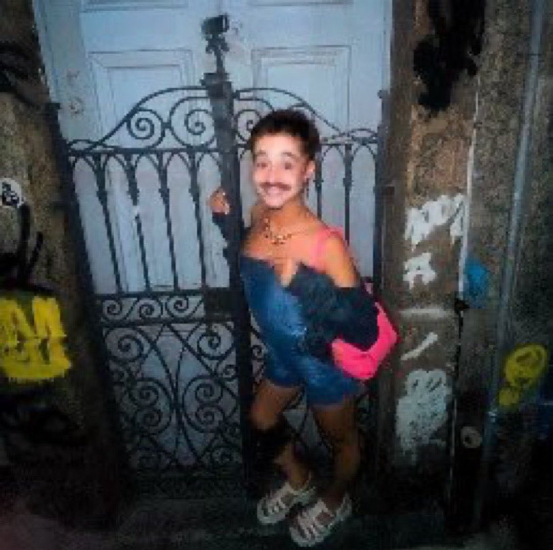 imnotpwdro's tweet photo. eu quando sou muito afim de um dj mas n tenho culhao p chegar e falar pq n quero escutar o fora https://t.co/okoGlY2F8Y