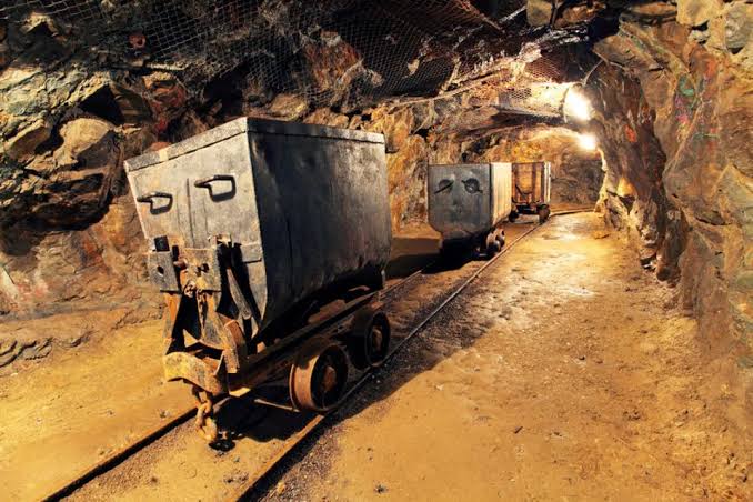 Chanonphutmak's tweet photo. Canada could matter more in the next copper cycle. Data-center copper use could approach 3M tonnes a year by 2050. NRED must fund C$400K by Oct. 1, 2026.

#teenagee #Stocks #BeyondTheVilla AMD QCOM MSFT https://t.co/Dtg0ZyYjSQ