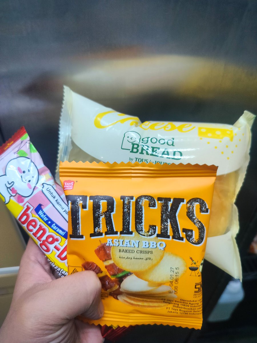Yeonca09's tweet photo. Hari ini dapet Cust baik bgt, makasii ya kakak... Tau aja akunya doyan ngemil #tricks #bengbeng #happy https://t.co/ay9j3xUjef