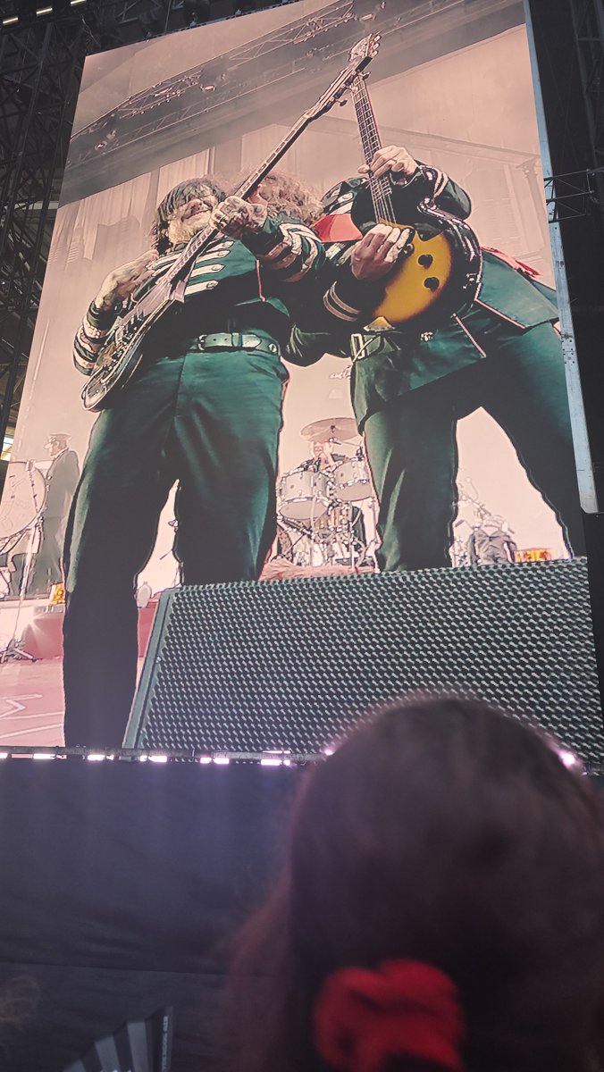 GasolineC0la's tweet photo. Its been 2 weeks since I saw @MCRofficial been waiting half my life to see them and I cant believe it saw them that was a bloody good night https://t.co/BPsdhv0B0J
