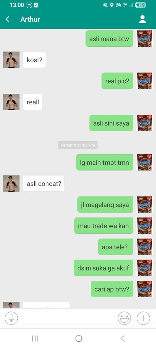 Pengagumpria98's tweet photo. @gaybesty @gio_sptra Nih chat an nya dengan manusia burik banget aslinya sumpah giginya ompong item semua keliatan kalo pengguna obat pil koplo dan maaf bau badan wkwk https://t.co/ZdpWPwsbk1