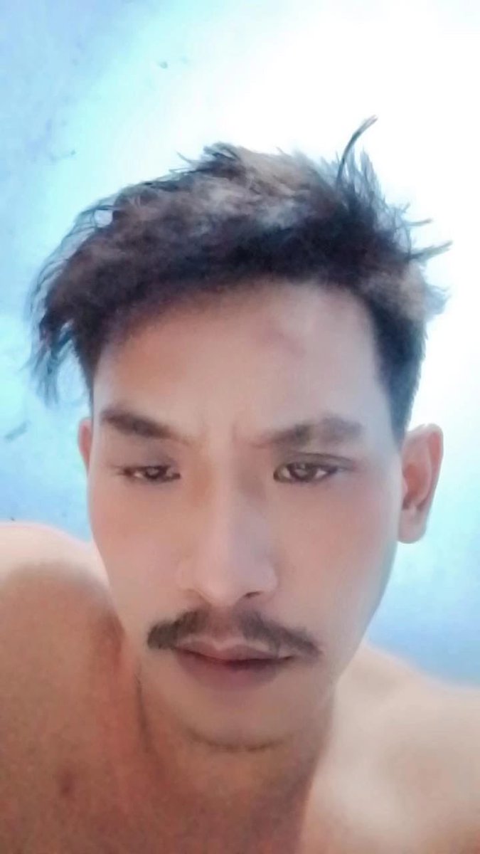 Pengagumpria98's tweet photo. @gaybesty @gio_sptra Nih chat an nya dengan manusia burik banget aslinya sumpah giginya ompong item semua keliatan kalo pengguna obat pil koplo dan maaf bau badan wkwk https://t.co/ZdpWPwsbk1