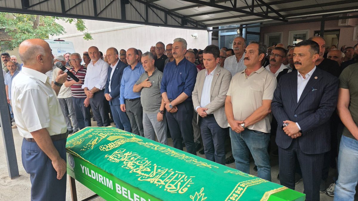 YS_Turkoglu's tweet photo. Evrensel Sevgi Derneği geçmiş dönem başkanlarından Ali Rıza Bey'in Muhterem babası Ali Haydar Asildoğan dedemize son vazifemizi il başkanımız İsmail Kaya (@ismailkaya_16) ilçe başkanımız İsmail Seyis (@smailSeyis4) ile birlikte yerine getirdik. Allah rahmet eylesin. https://t.co/HgE7tqq8pD
