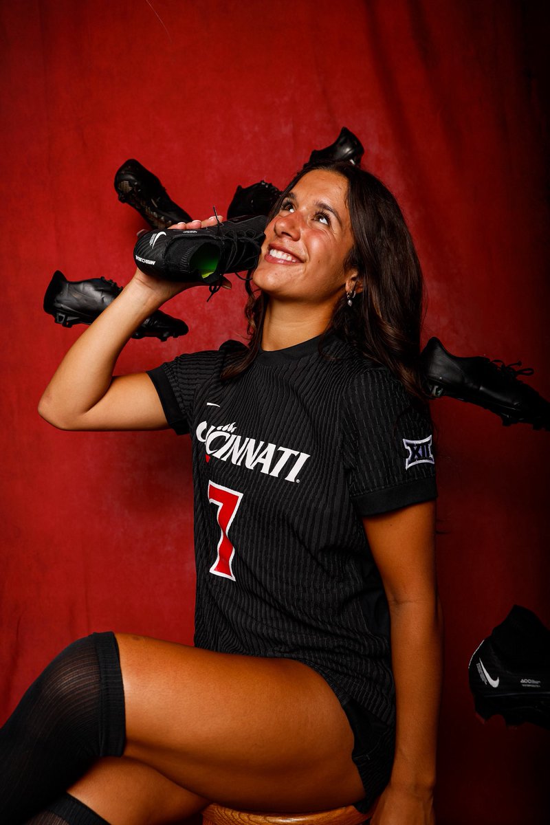 GoBearcatsWSOC's tweet photo. fresh off the camera 📸

#Bearcats | #WePlayFor3 https://t.co/oER2dtWJK6