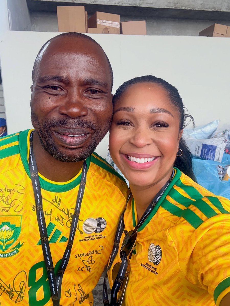 __T_touch's tweet photo. Minnie Dlamini with the legendary Siyabonga Nomvete 🇿🇦🔥 https://t.co/a04Gfl9dpH