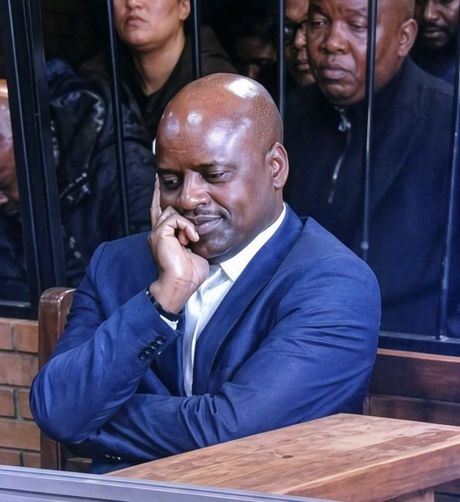 LeeNdoee's tweet photo. So the day EFF Celebrates Victory of Constitutional court judgment was overlooked and you praised ATM.
Today the High court judgment is favour of Ramaphosa they Laugh at the EFF.
Deep down you know EFF make things Happen Zinja.
#RamaphosaMustFall
#EFFTurns13 https://t.co/vP4juv4z1i