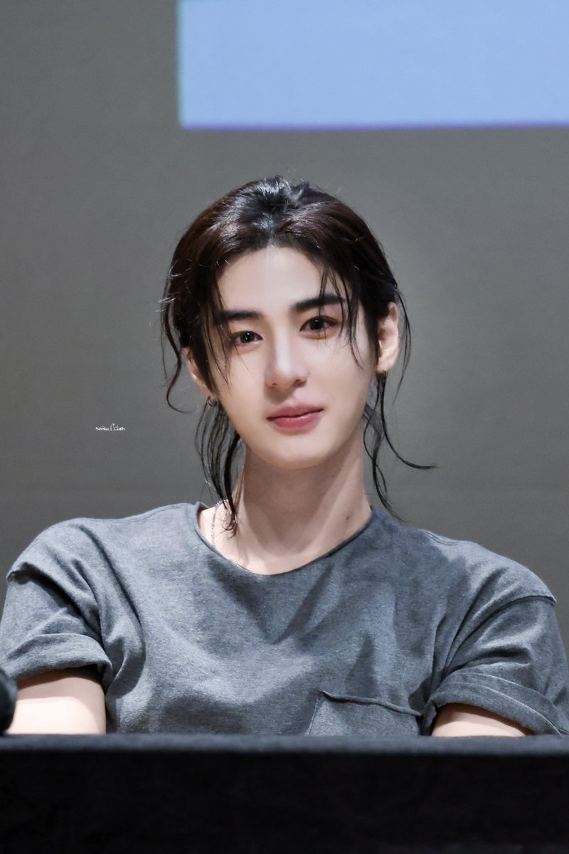 seaofhan's tweet photo. CANTIK BANGET T____T https://t.co/LtRgap8Mvd