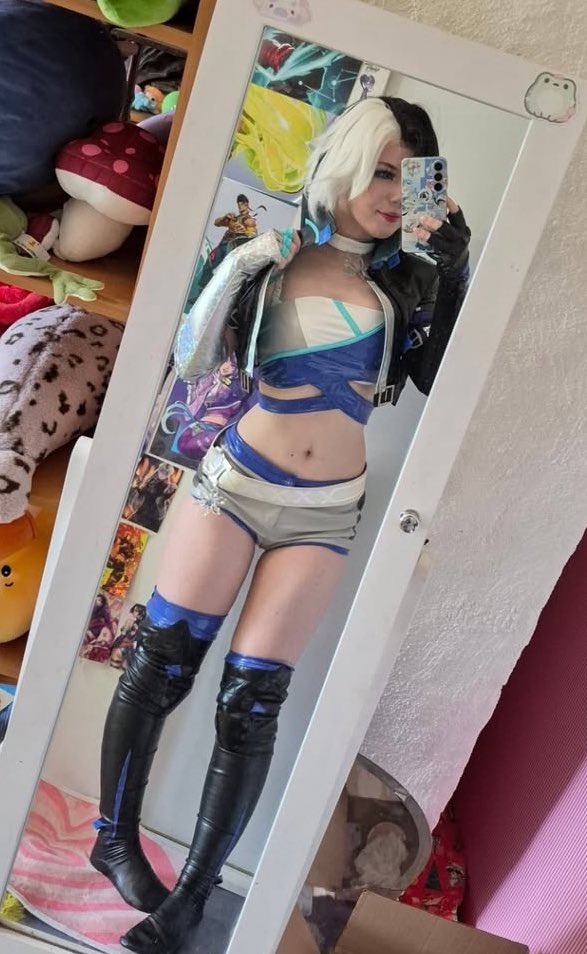 someone1111937's tweet photo. You get invited to a comic con by a few "nerdy" girls from work. You agree reluctantly... but when you meet them before the con, it turns out they’re all sexy cosplay baddies! 

#lewdrp #wankchat #nsfw #nsfwrp #nerdgirls #baddies #horny #cosplay #cosplaygirls #cosplayrp https://t.co/KGT5ZEfwr4