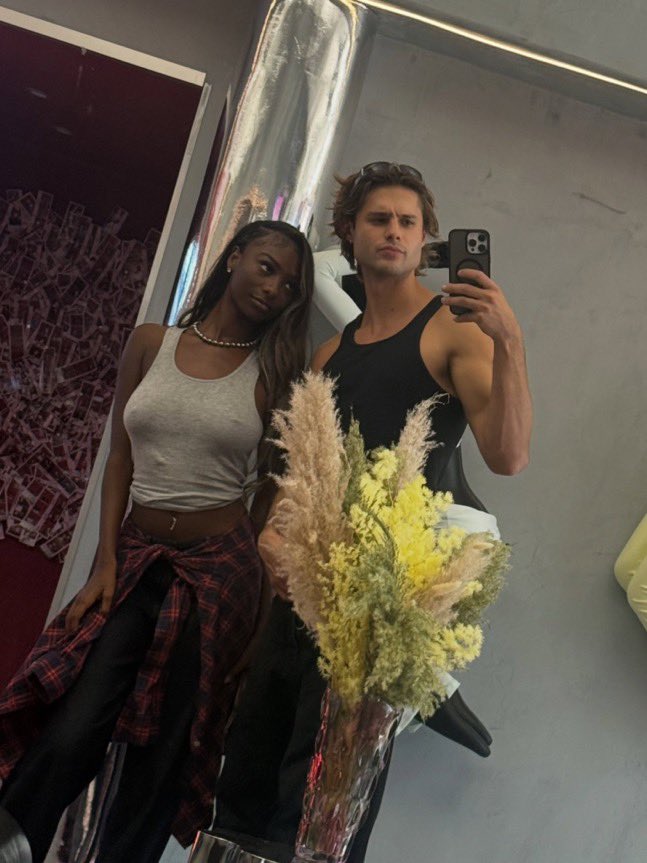 trinscnt's tweet photo. THEYRE SO CUTIE https://t.co/QWNoJNCGUm