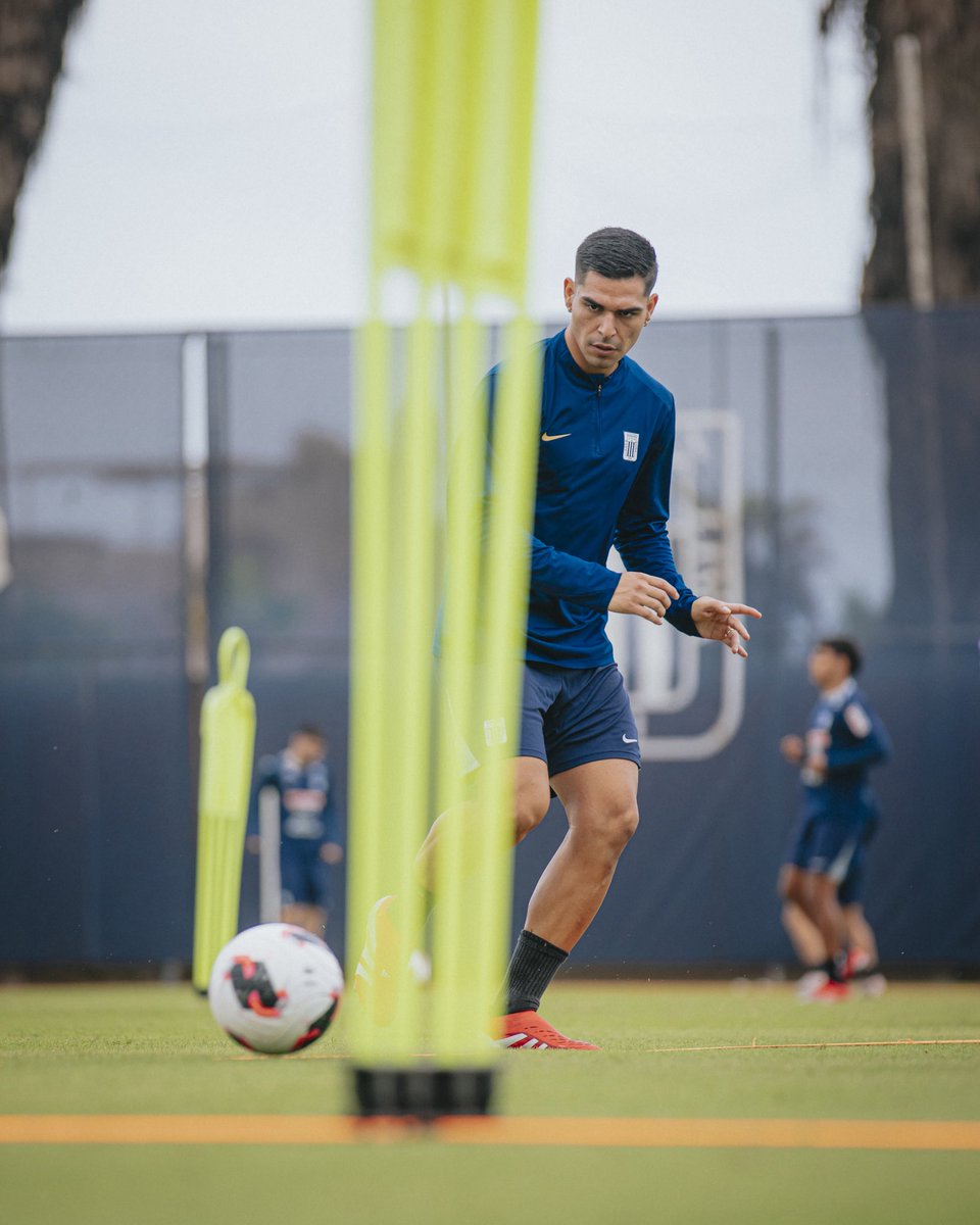 ClubALoficial's tweet photo. Seguimos entrenando con la misma 𝐜𝐨𝐧𝐯𝐢𝐜𝐜𝐢𝐨́𝐧 de siempre. 💪🏾🔥💙

#125AñosDeEternidad
#SeamosEternos https://t.co/yqDBTLtQZ4