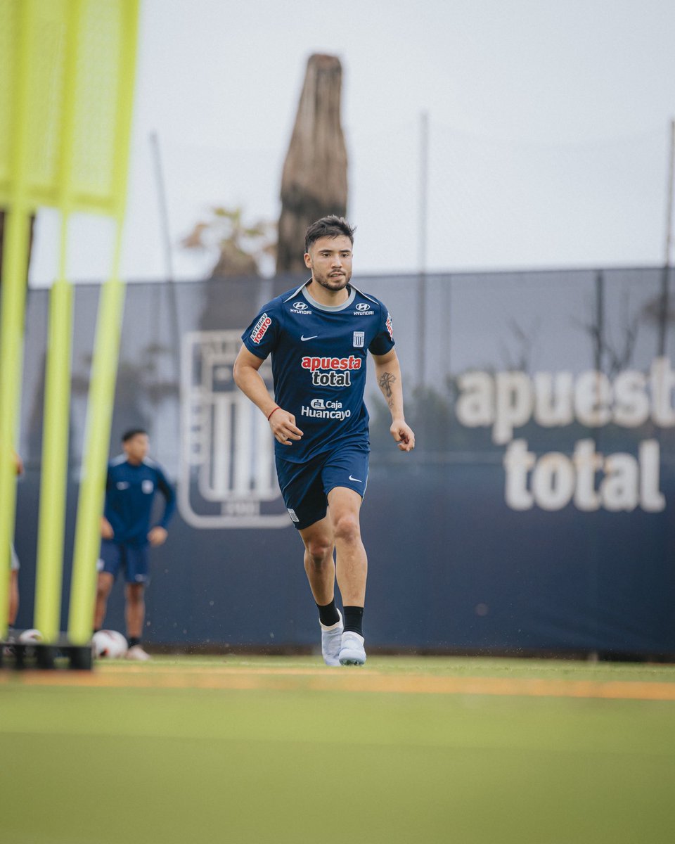 ClubALoficial's tweet photo. Seguimos entrenando con la misma 𝐜𝐨𝐧𝐯𝐢𝐜𝐜𝐢𝐨́𝐧 de siempre. 💪🏾🔥💙

#125AñosDeEternidad
#SeamosEternos https://t.co/yqDBTLtQZ4