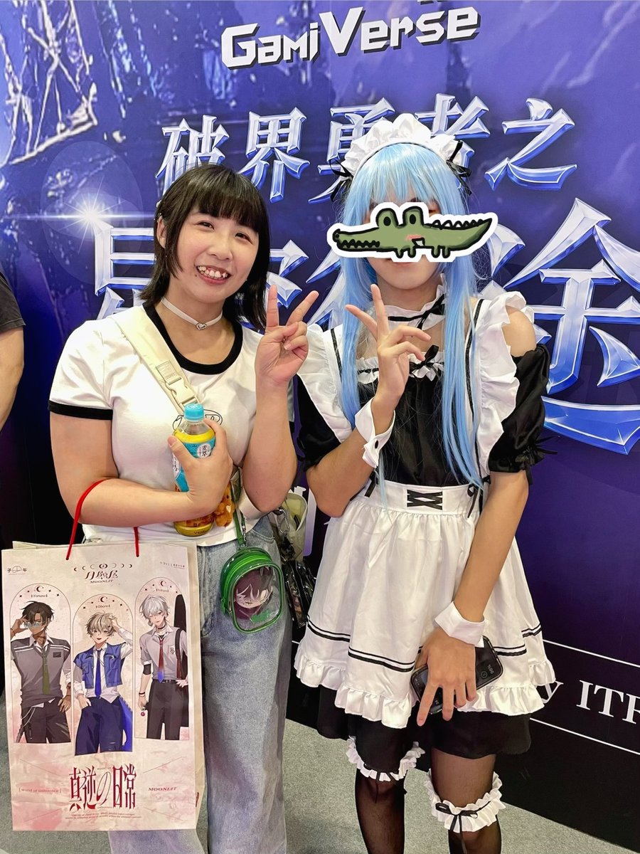 peipei_daisy's tweet photo. 1V1可以跟油魯諾說話很開心
我真的超級無敵緊張🫨
原本想問的沒說出口不過沒關係
有見到你就很開心了💚

六抽徽章沒重複 手超抖🫪
還有跟Saru女僕拍照😆
見到很多悠魯大家聚在一起聊天
最後還有大合照🥳
星期日還要來 好想聽🐊唱歌ˆᴗ.ᴗˆ

回家遇到火車大延誤
現在才吃今天第一餐？🫠

#漫遊runo https://t.co/RseshRAloi