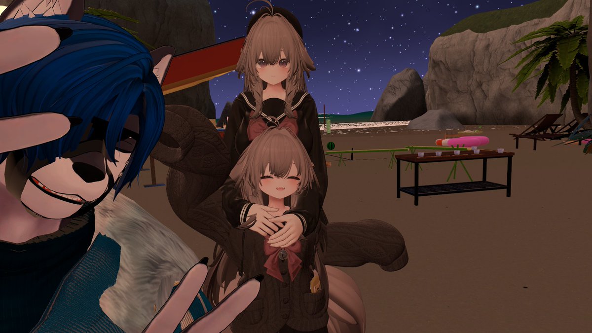 sora01_vr's tweet photo. こっちはカメラに映り込むみんな https://t.co/d78ZSYzS57