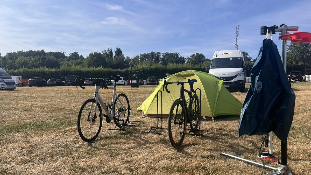 AktienTraum's tweet photo. Das Zelt steht und es wird gekocht 😎 #radamring https://t.co/9R8U1TaZtX
