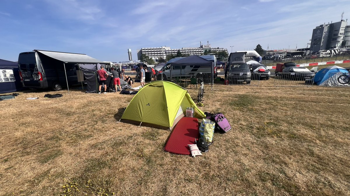 AktienTraum's tweet photo. Das Zelt steht und es wird gekocht 😎 #radamring https://t.co/9R8U1TaZtX
