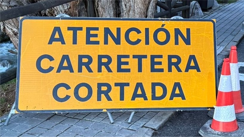 Transportes_CM's tweet photo. ⚠️ Actualización de carreteras cortadas por el #IFSierraOeste:

M-507 (18,5 - 36,0)
M-540 (1,0 - 6,9)
M-501 (43,5 - 50,7 sentido creciente y corte total 50,7 - 59,4)
M-541 (0 - 6,4)
M-510 ( pk 40 sentido decreciente hasta Colmenar del Arroyo)
M-512 (13,5 - 22) https://t.co/1qnItXEGcB