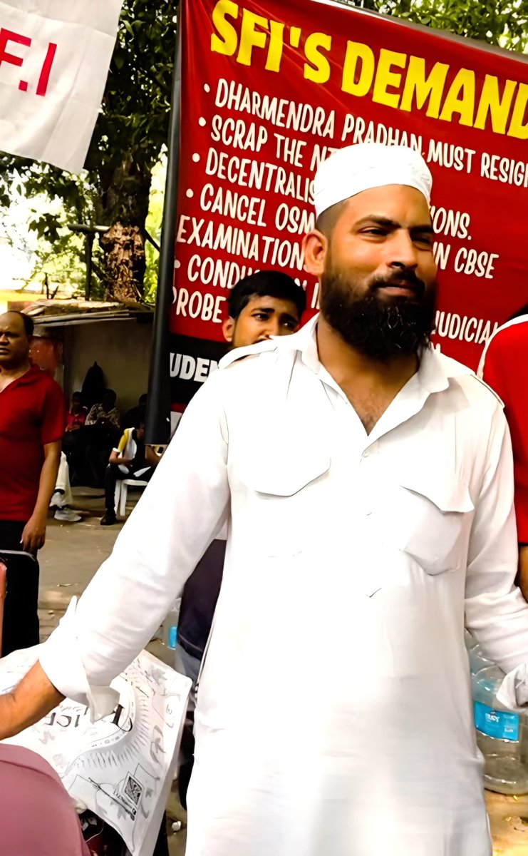 ZiddiNaagrik's tweet photo. 🚨 URGENT ATTENTION: INTENSE HARASSMENT OF PROTEST SUPPORT VOLUNTEER

After giving the false assurances to @Wangchuk66, Modi government asked the UP Police to raid the home of Junaid Bhai, a key volunteer providing food & water to student protestors at Jantar Mantar.

💥 His father was detained last night.
💥 His minor brother is being harassed.
💥 Aadhaar cards & bank passbooks confiscated.
💥 Today police reached his sister's residence in Meerut and attested her in laws.
💥 Threat given: "Leave the Delhi protest or face consequences."

Targeting families to silence peaceful protestors is pure intimidation. SPREAD THE WORD! 🚨