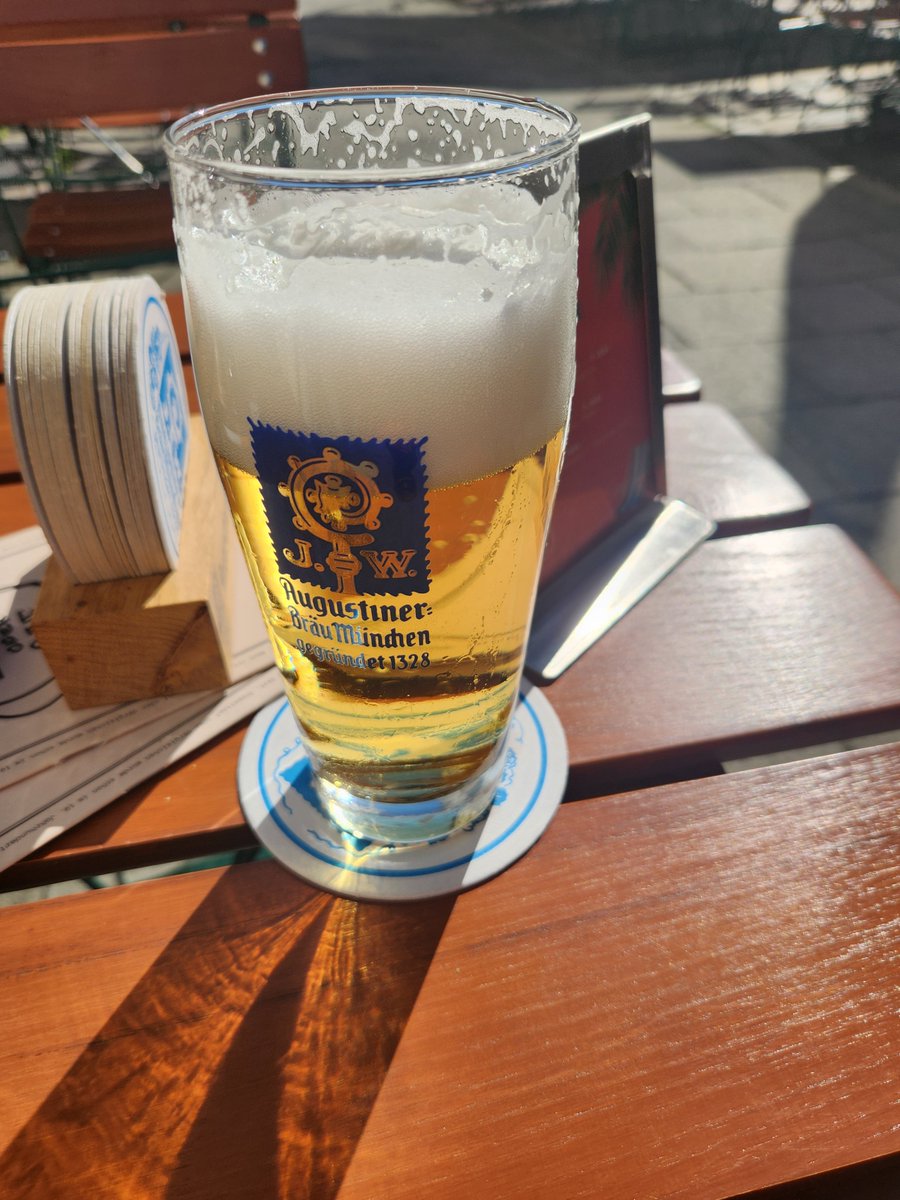 GerEragon's tweet photo. Prost aus München und ein schönes Wochenende für Euch 👍👍😎🍻💙🫂🇩🇪 https://t.co/dkFDD33F1z