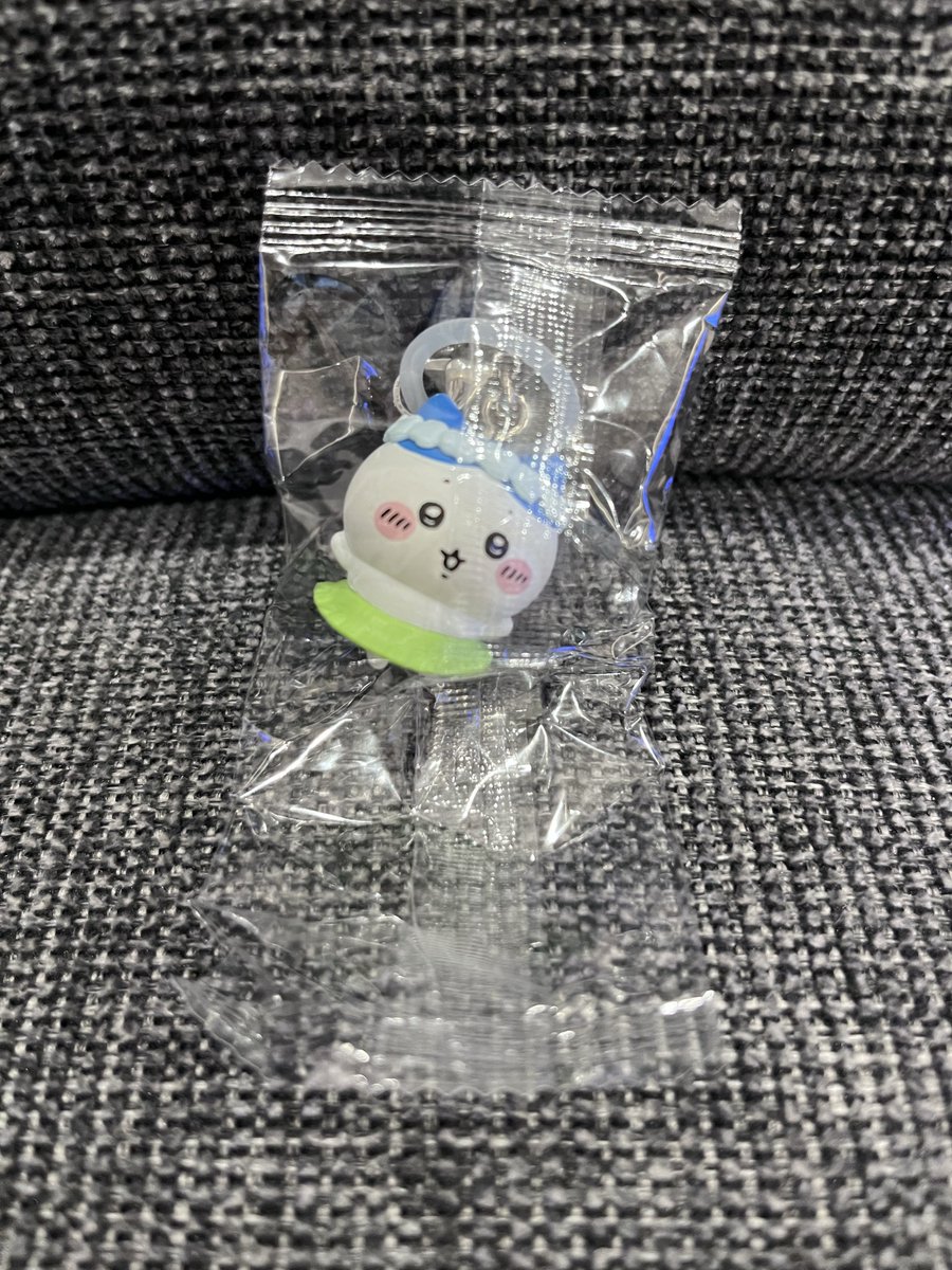ttk2483's tweet photo. 【交換】
ちいかわ 映画特典 人魚島のひみつ めじるしアクセサリー 入場者特典 

【譲】ハチワレ

【求】ちいかわ

6月26日(日)横浜駅にて交換可能なかた
or郵送　
手渡し優先で探しています。
ピンポイントですがよろしくお願いします。 https://t.co/hM3kayDyeW