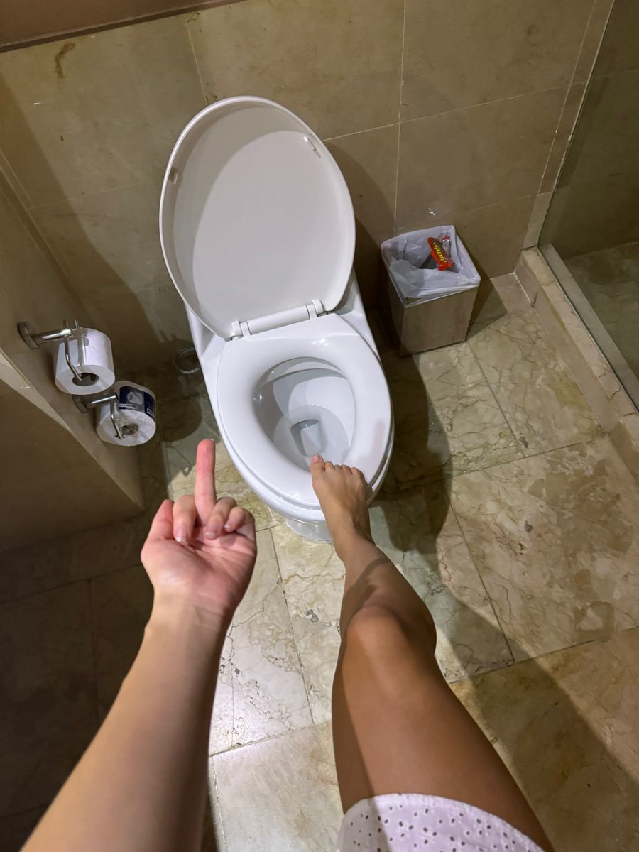 Goddes_Ella's tweet photo. Dm, wenn du mein Toilettensklave sein willst😈
https://t.co/ADyjuNHVAJ https://t.co/P7We17IdsU