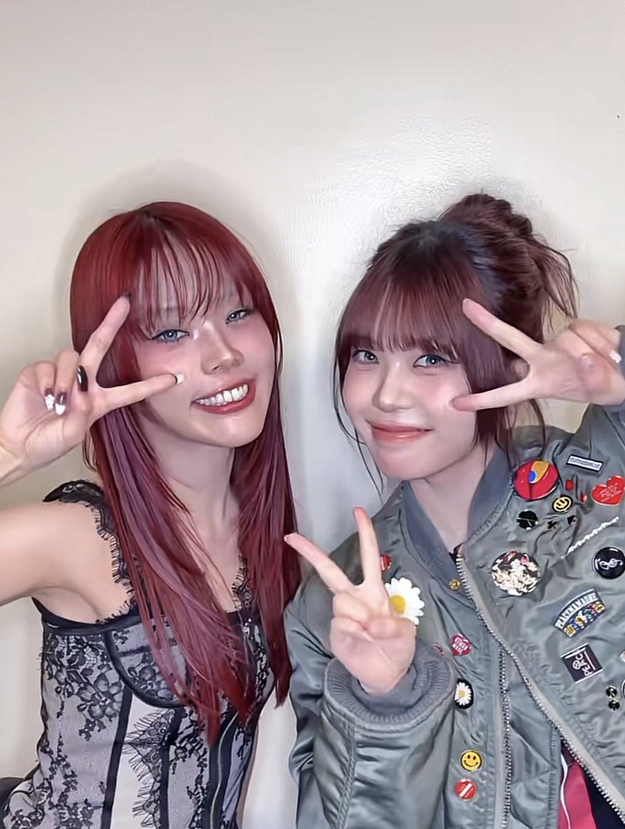 rafiki_1_2's tweet photo. つづみちゃんの歌がとっても好きで最近
追いかけてたの!!🥹
特に、つづみちゃんの革命道中がほんとに好きだったからコラボ嬉しすぎ!!😆🌟

ちょっと思ってたけど雰囲気似てるよね… https://t.co/9gRevufXni