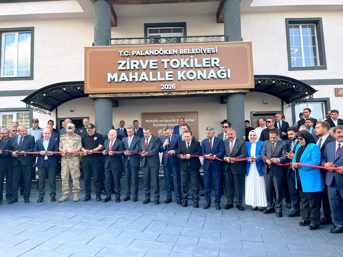 drmahmutucar's tweet photo. İçişleri Bakanımız Sayın @mustafaciftcitr, Millî Eğitim Bakanımız Sayın Prof. Dr. @Yusuf__Tekin, Erzurum Valimiz Sayın @aydinbarus22, Önceki Dönem İçişleri Bakanımız, AK Parti Erzurum Milletvekilimiz Sayın @Selami__Altinok, Erzurum Büyükşehir Belediye Başkanımız Sayın @mehmetsekmen, AK Parti Erzurum İl Başkanımız Sayın @avibrahimK, Palandöken Belediye Başkanımız Sayın @AvMuhammetSunar, şehrimiz protokolü ve kıymetli hemşehrilerimizin katılımıyla Palandöken Belediyemiz tarafından yapımı tamamlanan Zirve TOKİ'ler Mahalle Konağı'nın açılış programına katıldık.

Mahalle Konağı'nın hemşehrilerimize hayırlı olmasını diliyor, bu eserin ilçeye kazandırılmasını sağlayan Palandöken Belediye Başkanımız Sayın Muhammet Sunar ve ekibini tebrik ediyoruz.