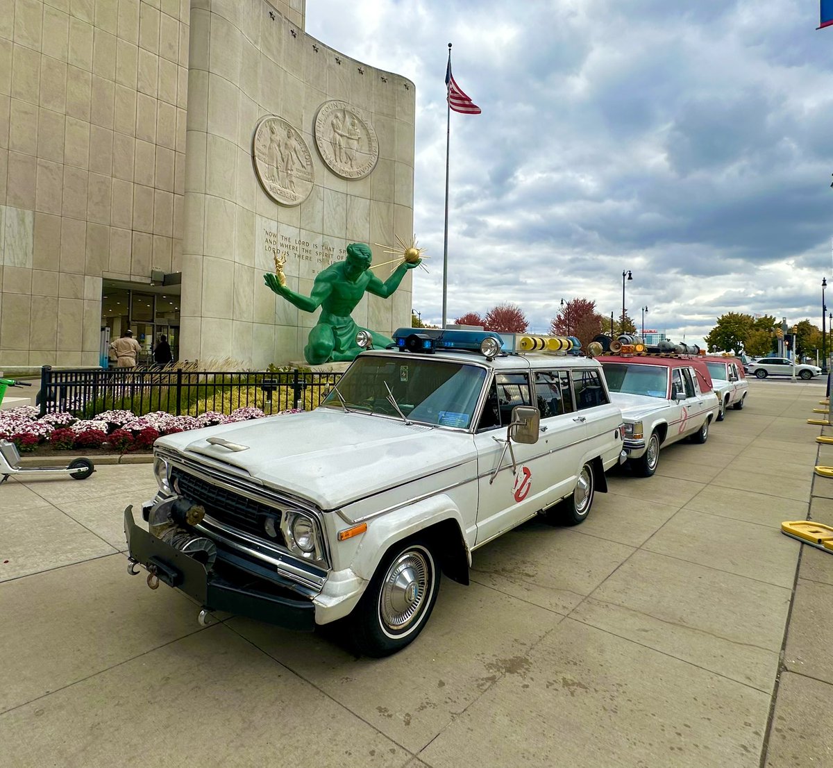GhostbustersDT's tweet photo. Happy Birthday, Detroit!
Founded 325 years ago, it’s an honor to serve you. #ghostbusters #detroit https://t.co/unDHaIdxi2