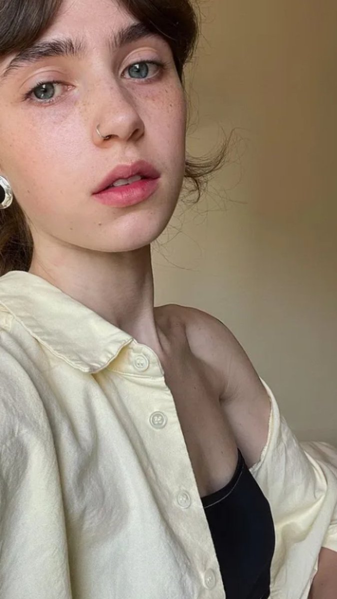 PulpFan2000's tweet photo. Clairo just takes your breath away https://t.co/p0AyO0DgMP