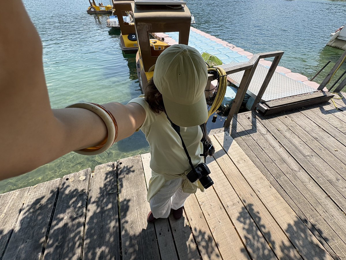 amoviescript's tweet photo. shades of summer https://t.co/gvbEDMcsDd