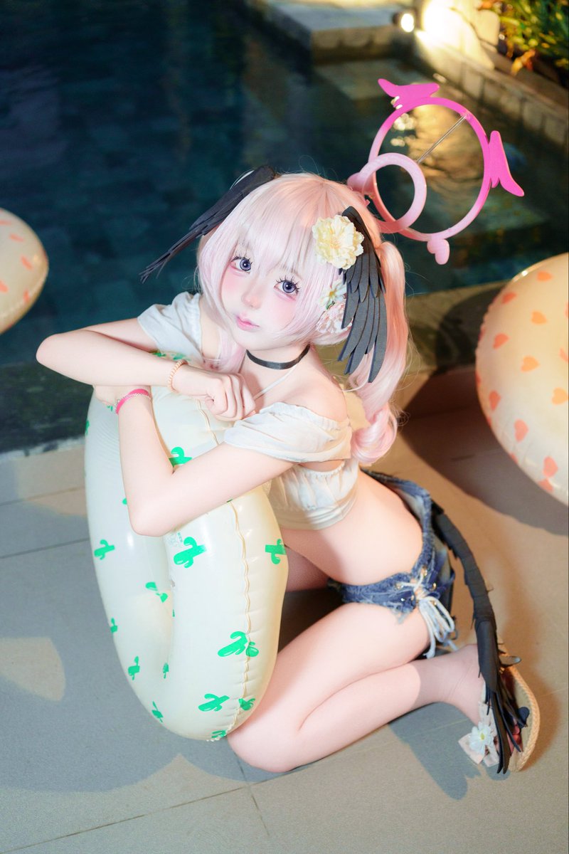 _malahn_'s tweet photo. Sensei… come to the pool with me, please?
#Cosplay #Bluearchive #Koharu https://t.co/Brn2HnZgSp
