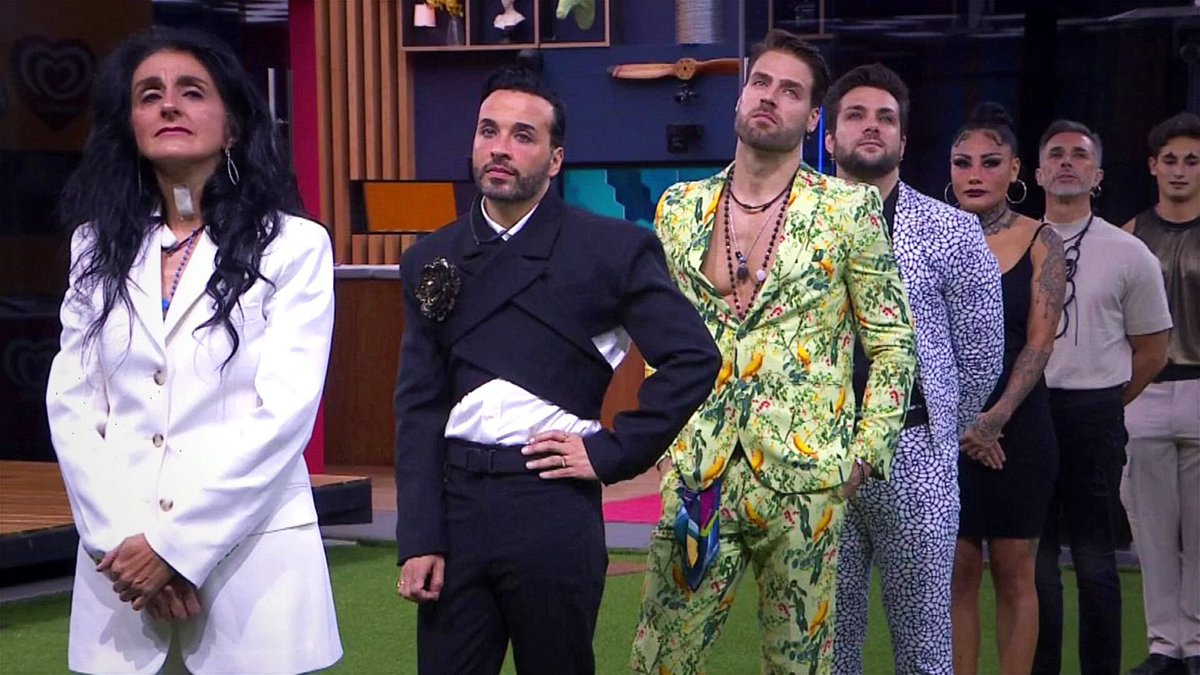 oswaldomujica's tweet photo. Me acordé cuando todos se posicionaron atrás de Bárbara Torres para ser eliminada de #LaCasaDeLosFamososMX 
😂😂😂😂😂 https://t.co/V9X22dGx21