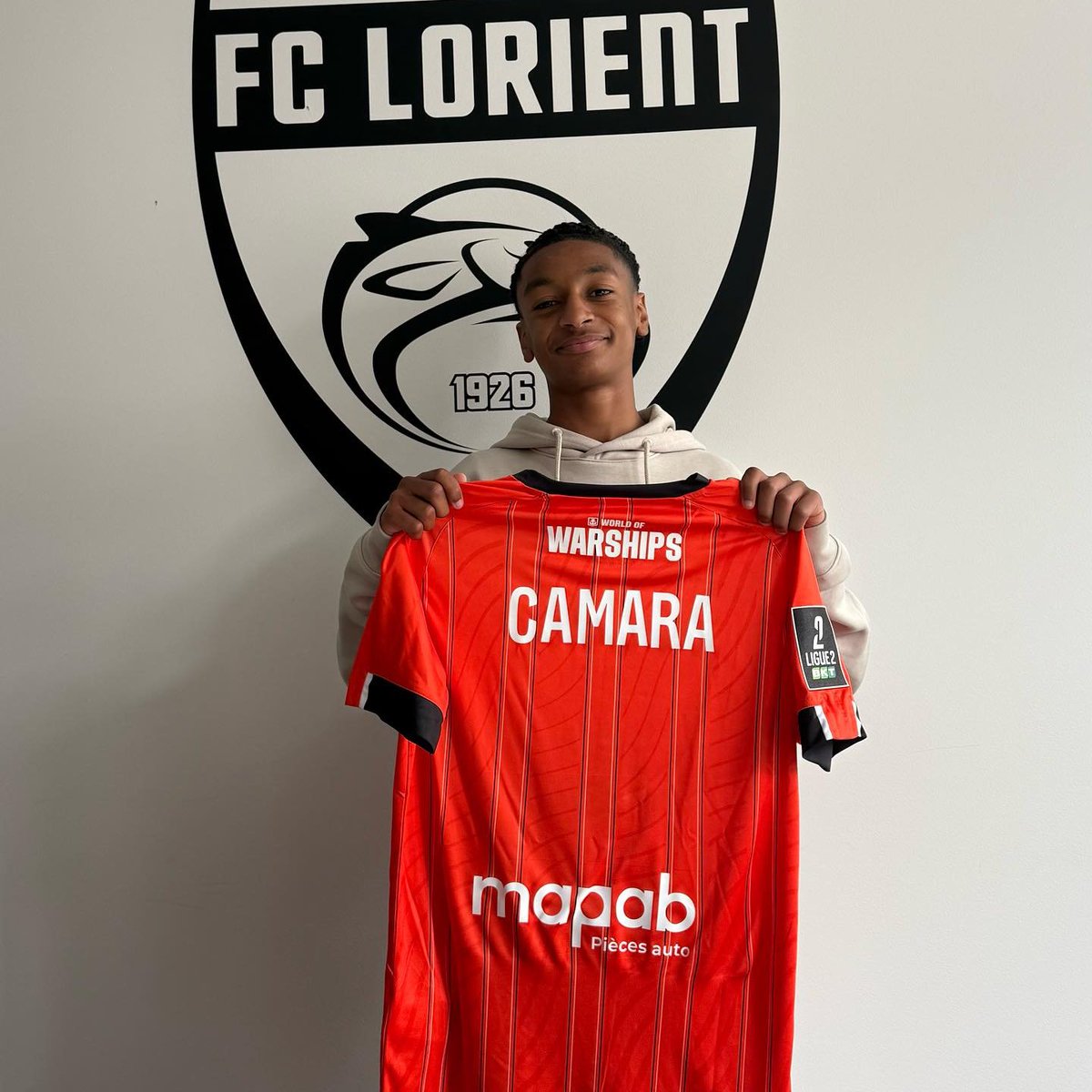 ActuL1_'s tweet photo. 🚨 LEIPZIG FONCE SUR IMRANE CAMARA 🇫🇷 (16 ANS) ! 🥵❤️🤍

Le jeune milieu offensif du FC Lorient a déjà fait l'objet d'une première offre conséquente de la part du club allemand.

Ciblé également par des clubs français et espagnols, il est pour l'instant retenu par les Merlus, qui s'activent pour lui faire signer son premier contrat pro.

(@Kevin_KMU)