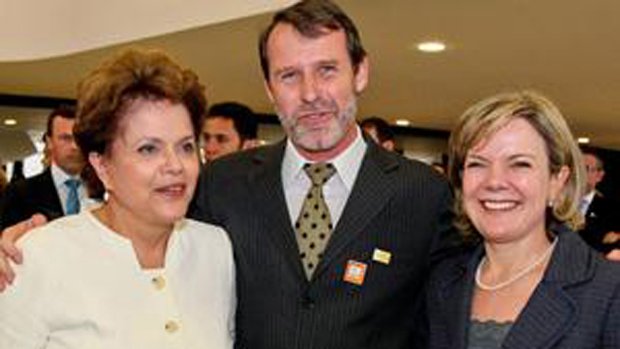 Roncacci's tweet photo. @VEJA NOTÍCIA EM 2026 - *** Brasil tem novo recorde de feminicidios pelo 4° ano seguido ‼️

NOTÍCIA DE 2014 - Ex-assessor de Gleisi é condenado por estupro de menor
Eduardo Gaievski pegou pena de 18 anos e um mês de prisão.
Ele responde a outros 16 processos https://t.co/lhDARm1JkT
