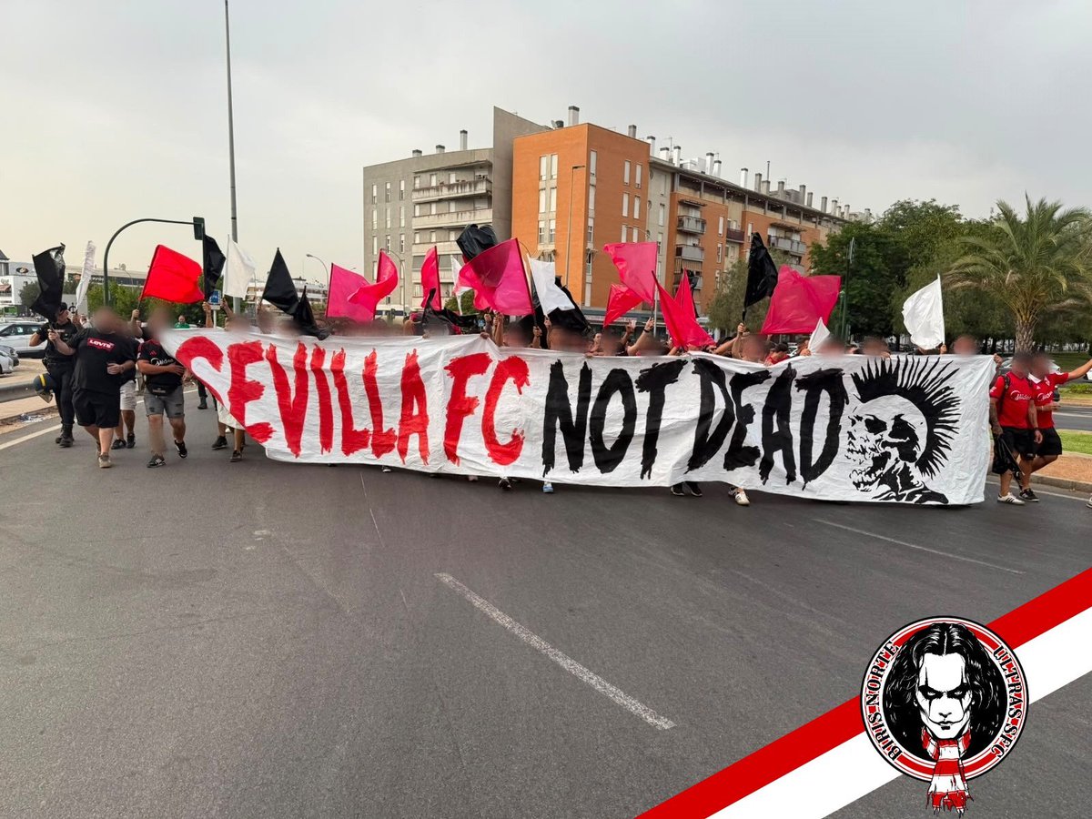 UltrasAccountOF's tweet photo. Primer #OnTour de la temporada. 
Biris Norte en Córdoba.

Córdoba CF-Sevilla FC
23/07/26
#ultras https://t.co/f4QtexUWjz